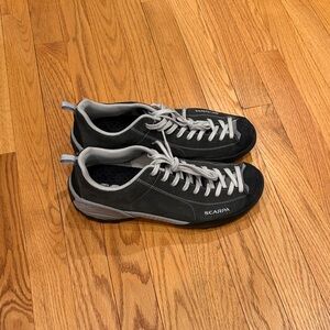 Scarpa Men's Charcoal and Light Gray Sneakers